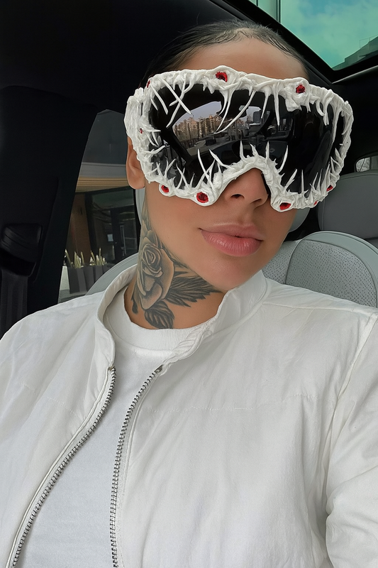 Accueil Article 48 Lunettes Oversize Avant-Garde – Monture Artistique Y2K
